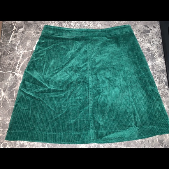 green Corduroy skirt slightly highwasted - Picture 2 of 4